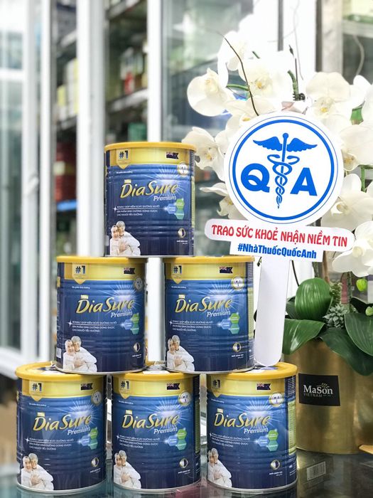 Hình ảnh đội ngũ dược sĩ giàu kinh nghiệm tại Nhà thuốc Quốc Anh
