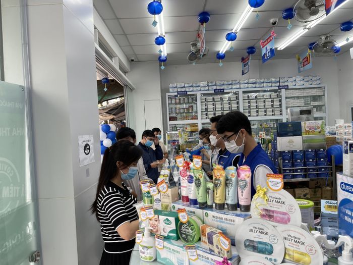 Không gian hiện đại và chuyên nghiệp tại Nhà thuốc Long Châu