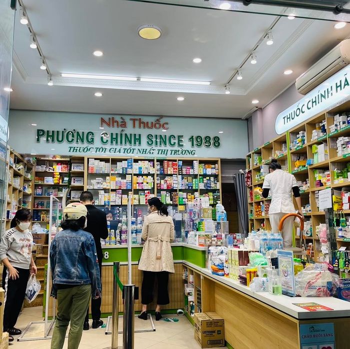 Hình ảnh đội ngũ dược sĩ giàu kinh nghiệm tại Nhà thuốc Phương Chính