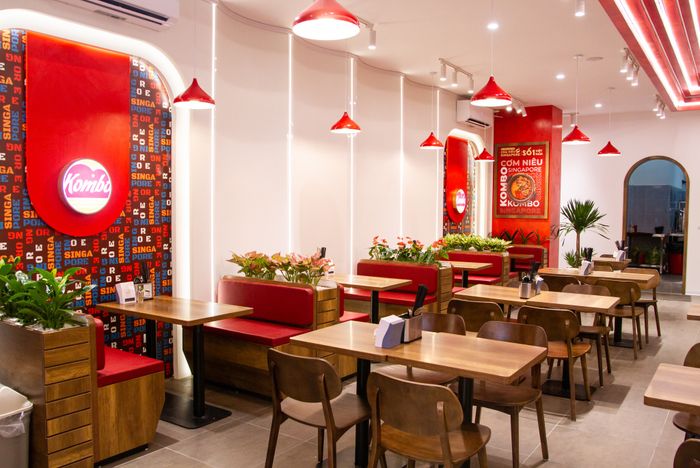 Hình ảnh không gian ấm cúng và sang trọng của quán