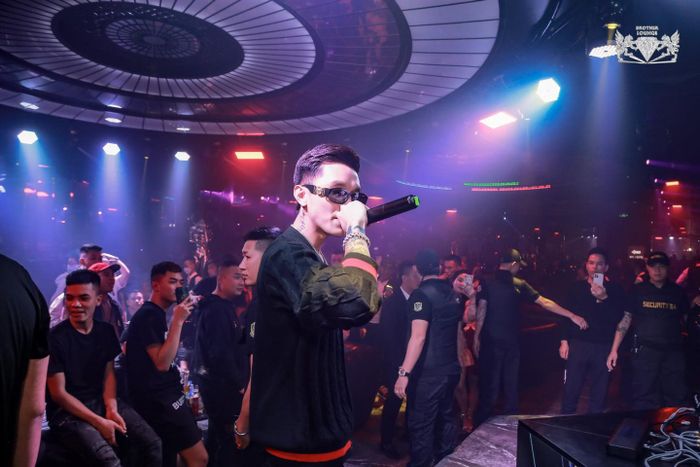 Góc nhìn nghệ thuật tại Brother Lounge
