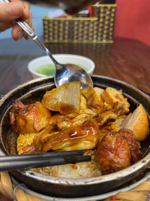 Hình ảnh cơm niêu Singapore Kompo hấp dẫn