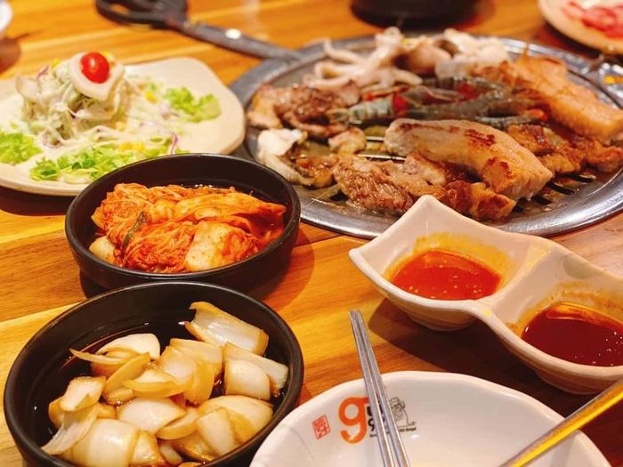 Không gian ấm cúng tại Guigui BBQ