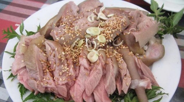 Không gian ấm cúng tại Nhà Hàng Dê Tuấn Huệ