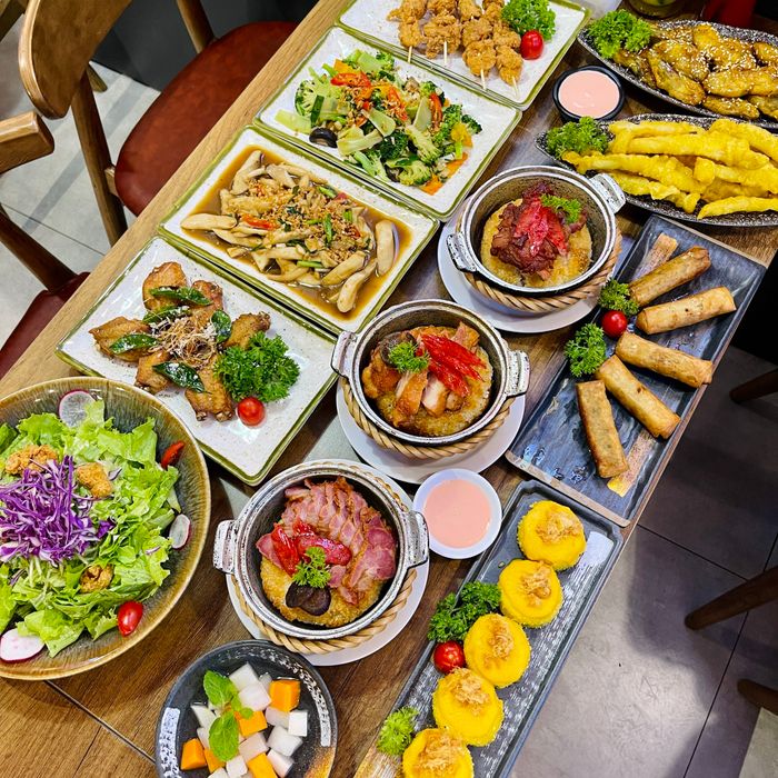 Hình ảnh cơm niêu Singapore hấp dẫn