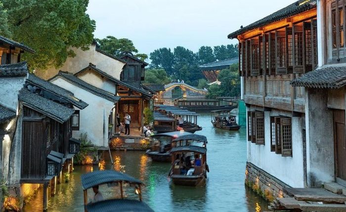 Trải nghiệm du thuyền ngắm cảnh tại Ô Trấn
