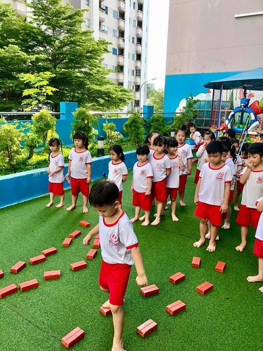 Hình ảnh các bé vui chơi tại sân trường Mầm Non Đam Ri