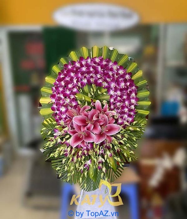 Tìm kiếm địa chỉ đặt vòng hoa tang lễ uy tín ở Quận 5? Hoa tươi Katy tự hào là điểm đến tin cậy, nơi mỗi sản phẩm hoa đều là lời chia buồn chân thành và trang trọng nhất.