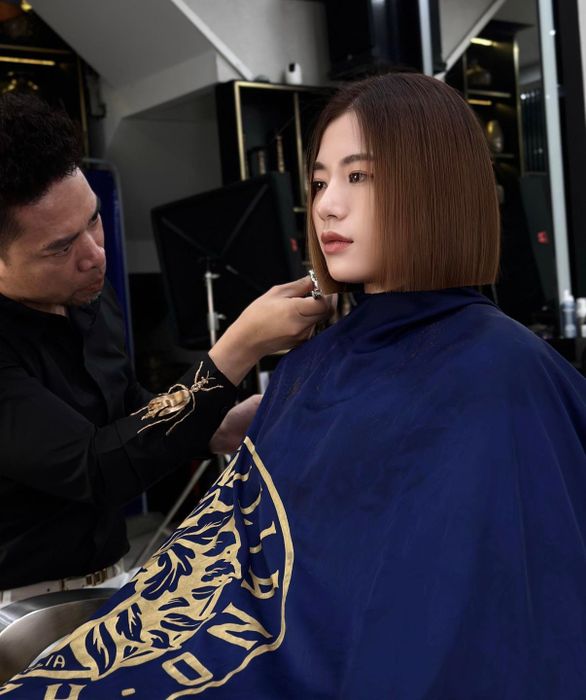 Ảnh 1 - PHONG VÂN Hair & Beauty Salon: Không gian sang trọng với thiết kế hiện đại, nơi mỗi góc ảnh đều toát lên sự chuyên nghiệp đẳng cấp