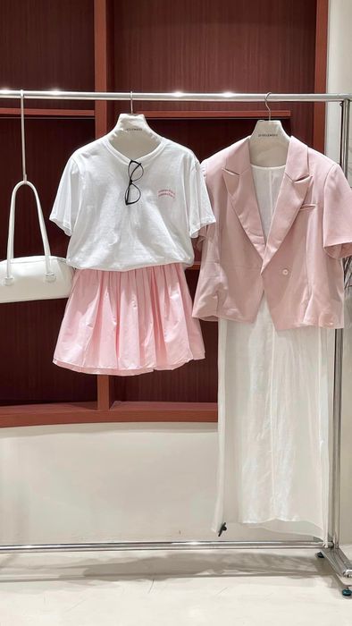 Hình ảnh đầu tiên từ 22.Décembre - nơi phong cách vintage gặp gỡ xu hướng hiện đại