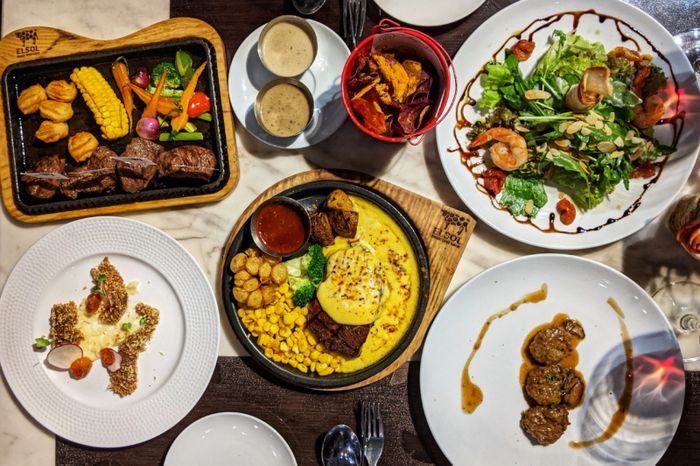 Elson Meat & Wine ảnh 2 - Góc nhìn nghệ thuật về không gian ẩm thực đậm chất Âu, nơi từng chi tiết từ ánh sáng đến sắp đặt đều toát lên vẻ sang trọng hiếm có.