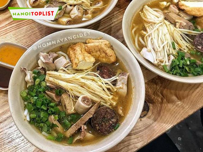 quan-20-bun-long-truyen-thong-ha-noi-Mytour