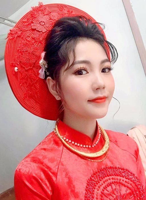 Bộ sưu tập kiểu tóc và make-up cô dâu tinh tế - Linh July Makeup Ảnh 2
