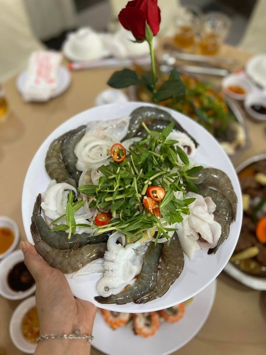 Những món ngon đặc sắc được trình bày tinh tế tại nhà hàng