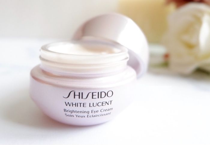 Hình ảnh thực tế kem dưỡng mắt Shiseido White Lucent - Phiên bản cao cấp