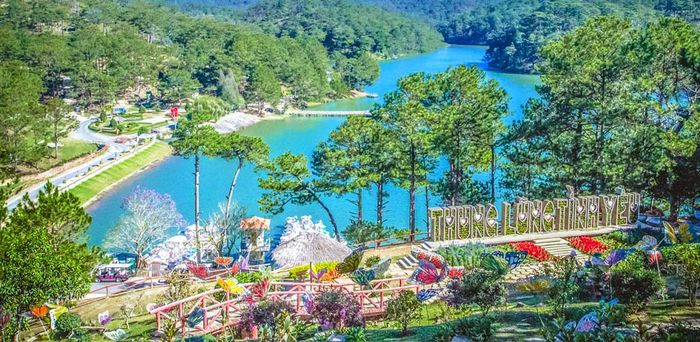 Khoảnh khắc đắm say lòng người tại Thung Lũng Tình Yêu