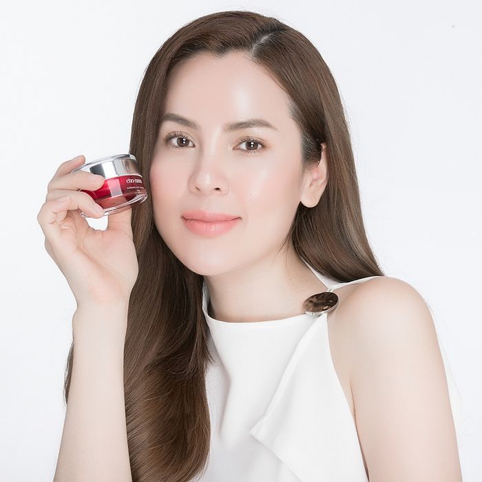 Kết quả sử dụng Cho Nami Aurora Eye Cream sau 14 ngày - Vùng mắt sáng khỏe không tì vết