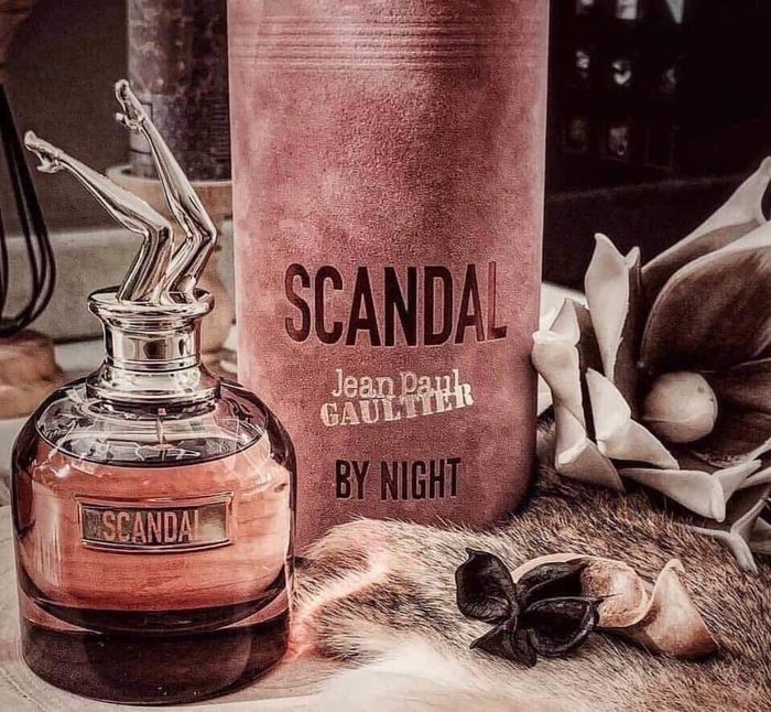 Meeling Perfume ảnh 1 - Khoảnh khắc lưu giữ vẻ đẹp tinh tế của những chai nước hoa sang trọng từ thương hiệu đẳng cấp.
