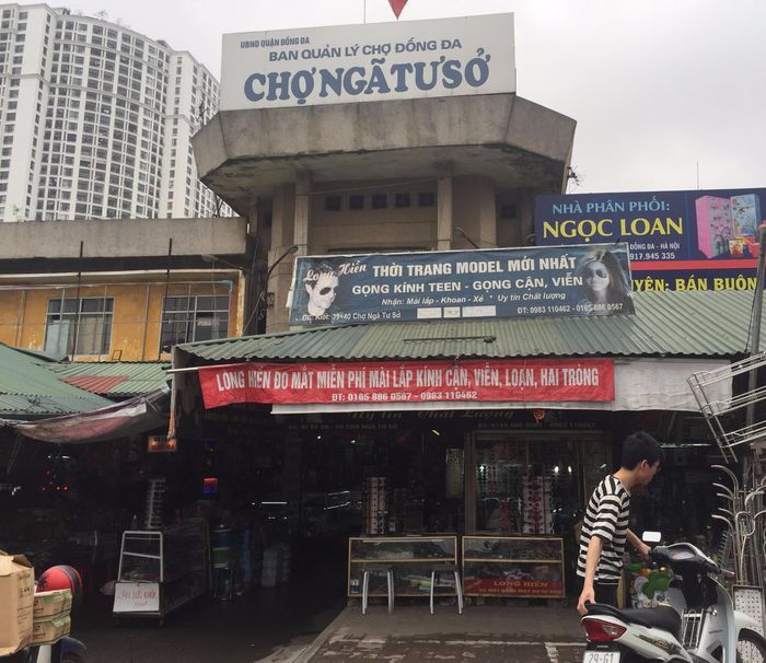 Không gian mua sắm đa dạng tại chợ len Ngã Tư Sở - Ảnh 2