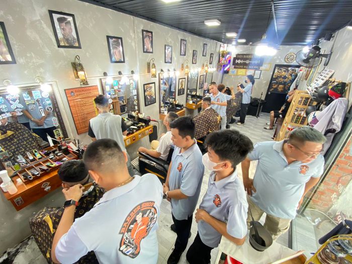 Điền Nguyễn BarBerShop ảnh 1: Không gian sang trọng với đầy đủ tiện nghi cho trải nghiệm chăm sóc tóc đẳng cấp