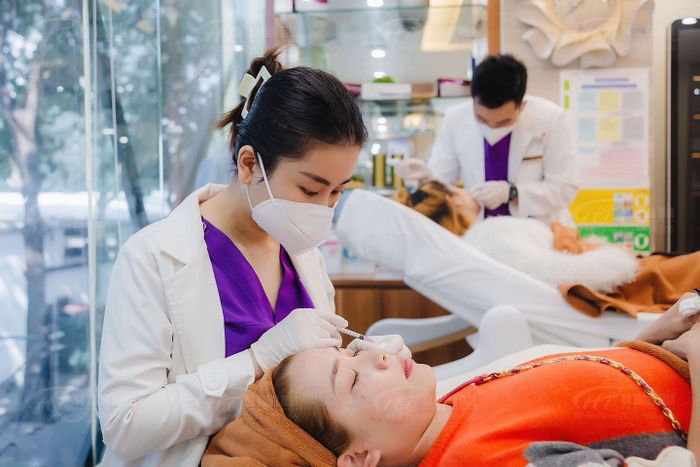 Hình ảnh thực tế về cơ sở vật chất hiện đại tại Thẩm Mỹ Hoàng Tuấn