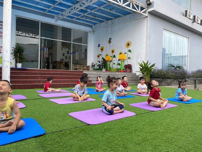 Hình ảnh hoạt động vui chơi ngoài trời tại Trường Mầm non Quốc Tế SIK