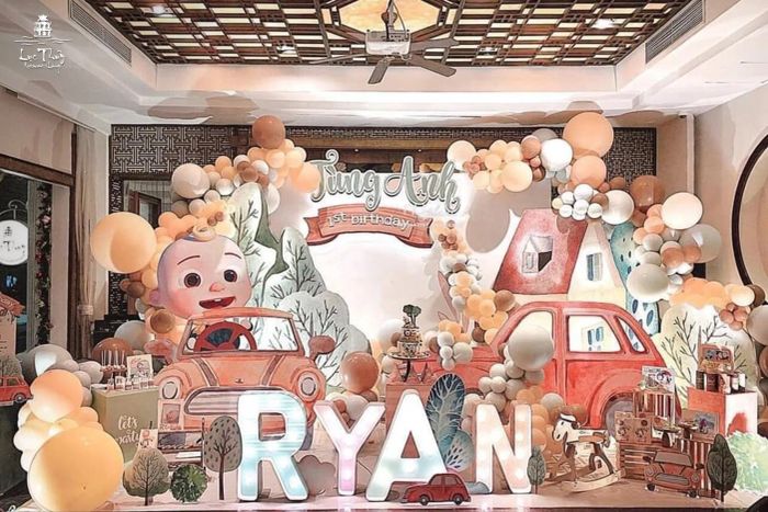 Góc nhìn thứ hai về Lục Thủy Restaurant & Lounge - nơi ánh đèn lung linh hòa cùng sóng nước