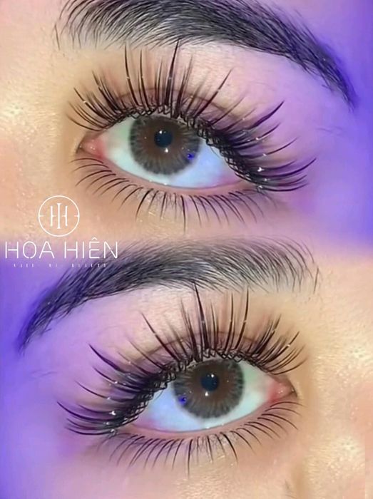 Hình ảnh thực tế khách hàng hài lòng với hàng mi đẹp tự nhiên