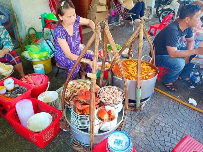 Hình ảnh đặc trưng Bánh Canh Cua Cô Tư - Phiên bản 1