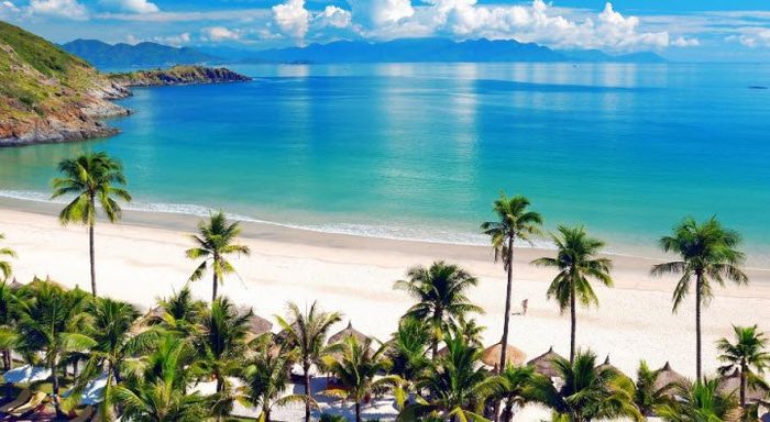 Tranh minh họa sống động về vẻ đẹp biển Nha Trang (Nguồn: Tổng hợp)