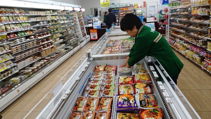 7-Eleven - Không gian hiện đại với đa dạng sản phẩm