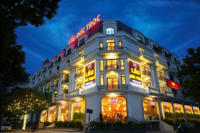 Hình ảnh đầu tiên về Lẩu Đức Trọc - không gian ấm cúng với những nồi lẩu bốc khói nghi ngút