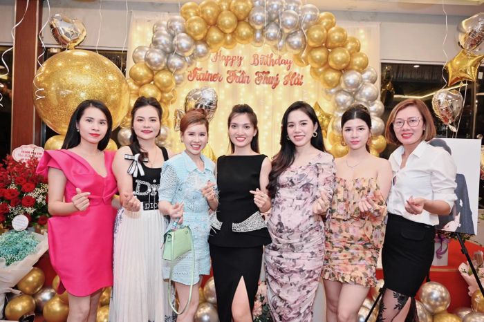 Hình ảnh đầu tiên về Nhà Hàng Bạch Trà Viên - không gian kiến trúc độc đáo hòa quyện giữa hiện đại và truyền thống