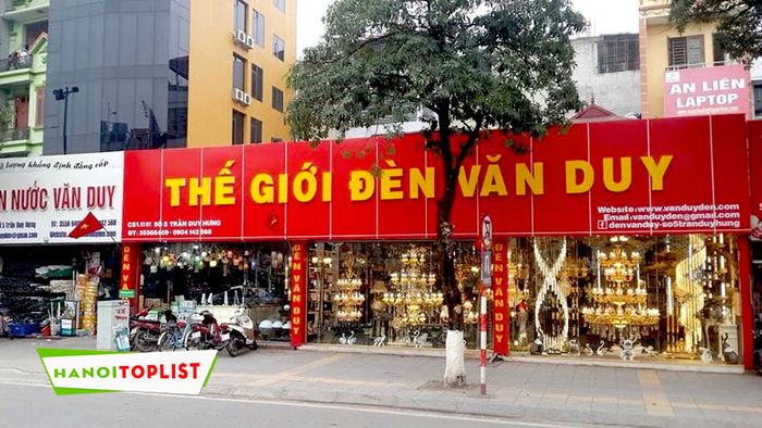 van-duy-vuong-quoc-den-chum-Mytour