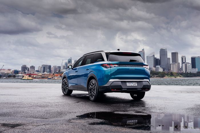 2025-peugeot-5008-arrives-in-the-land-down-under-with-seven-seats-and-two-hybrid-variants_4.jpg