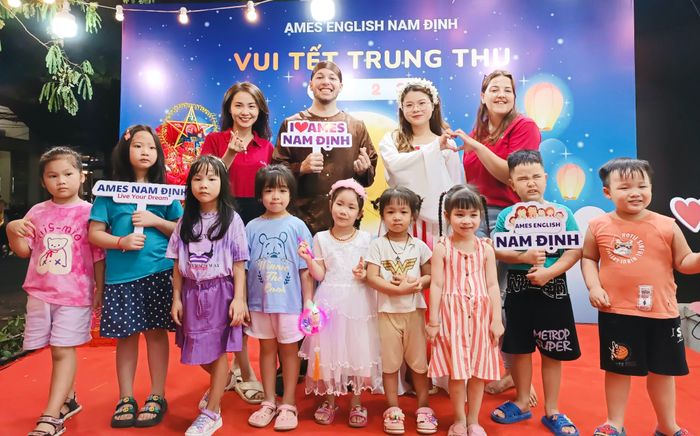Hình ảnh lớp học tại AMES ENGLISH - nơi công nghệ gặp gỡ giáo dục