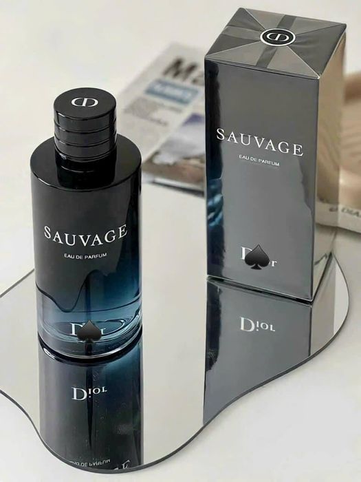 Hình ảnh bộ sưu tập nước hoa đa dạng tại Hằng Tiến Perfume