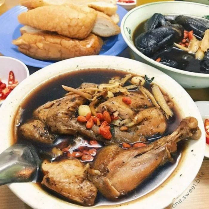 Hình ảnh món gà tần thơm ngon tại Mai Hương Hàng Cót