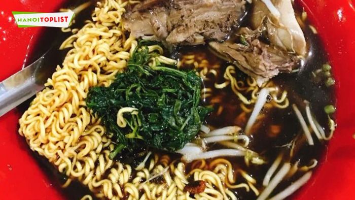 Không gian ấm cúng và món ngon tại Mì Gà Tần 24