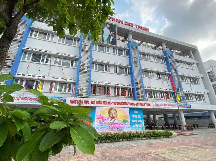 Góc nhìn đầu tiên về THCS Phan Chu Trinh - Hình ảnh 1