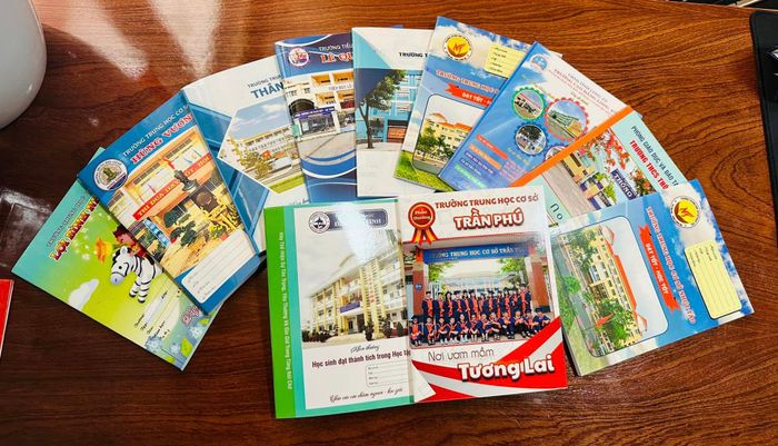 Hình ảnh bộ sưu tập vở học sinh đa dạng mẫu mã