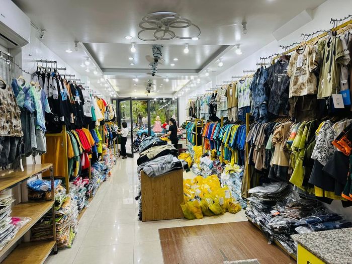Không gian mua sắm tại TOM SHOP