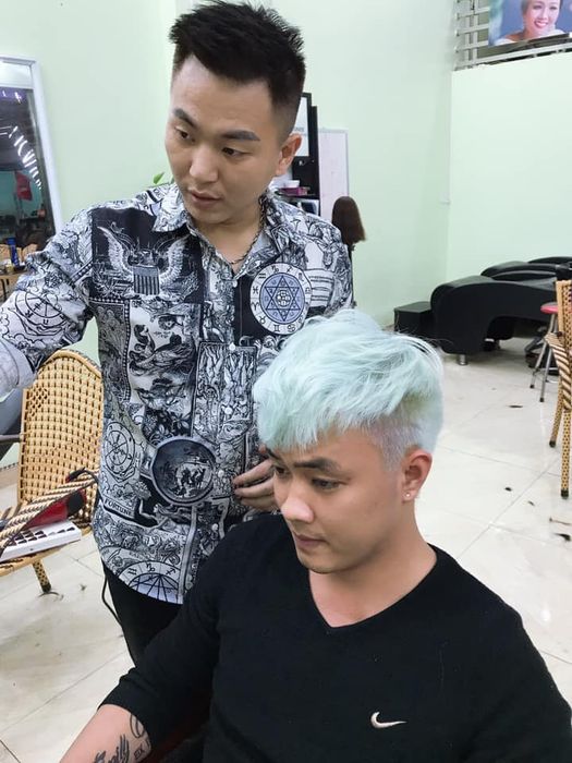 Hình ảnh ấn tượng về phong cách làm việc chuyên nghiệp tại Đạt Hugo