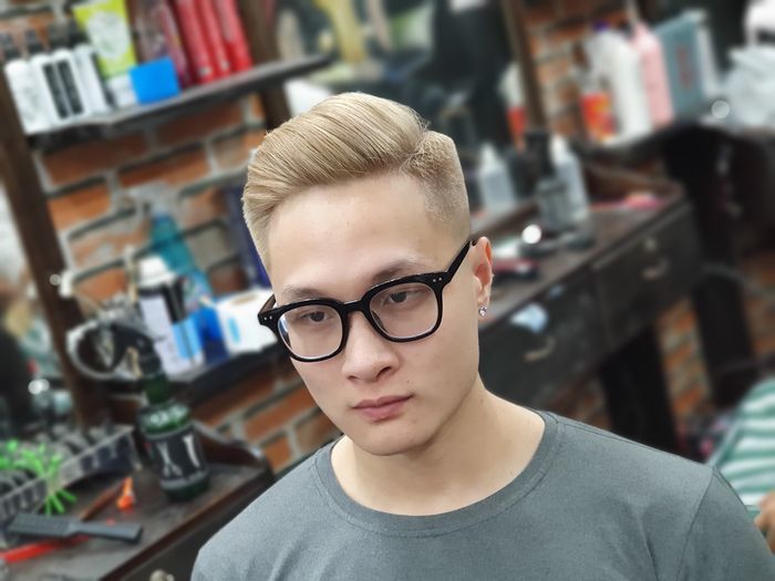 Không gian hiện đại và đầy cảm hứng tại Quý Phạm BarBer Shop
