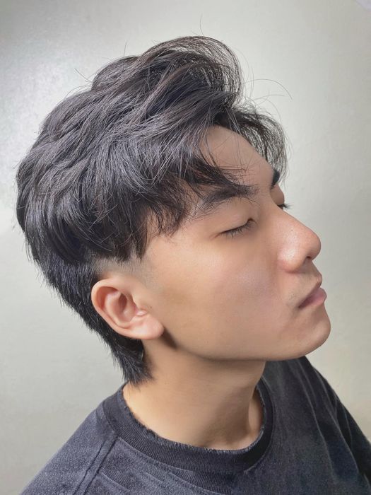 Khoảnh khắc nghệ nhân Sanji Barber Shop tạo kiểu tóc nam đẳng cấp
