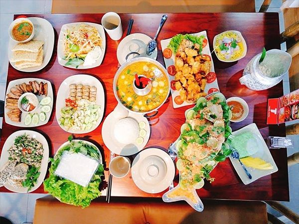 Nghệ thuật trình bày món ăn tại Khun Thai