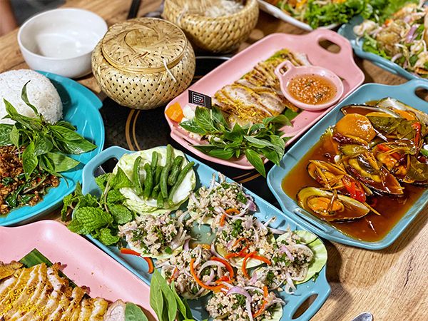 Món sườn cay đặc trưng tại Khrua Baan Thai