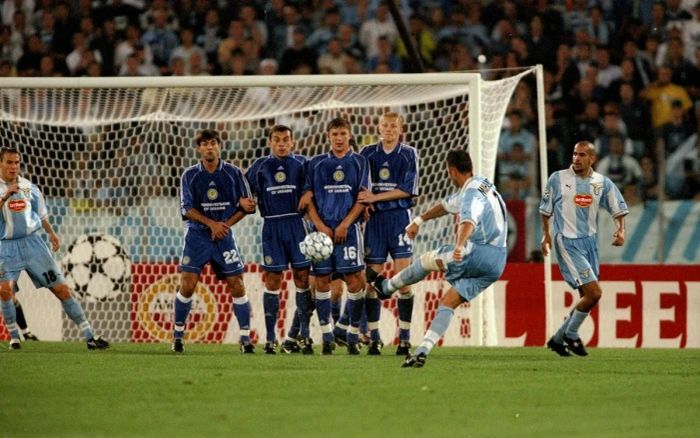 Mihajlović - Bậc thầy của những cú sút phạt sấm sét