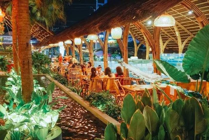 Không gian tiệc sinh nhật ấm cúng tại Đông Hồ