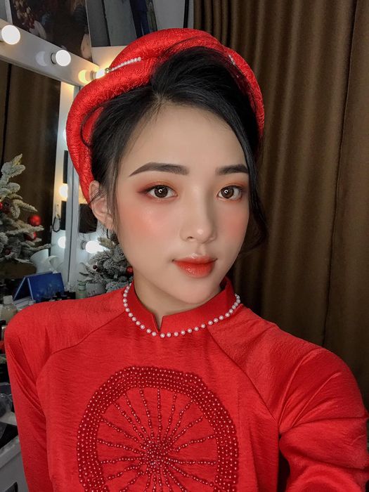 Hình ảnh trang điểm ấn tượng từ Hang Moon M'kup